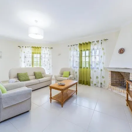 Sleeps 6 With Pool Air Con And Wifi Villa