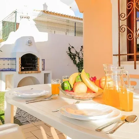 Villa Sleeps 6 With Pool Air Con And Wifi *