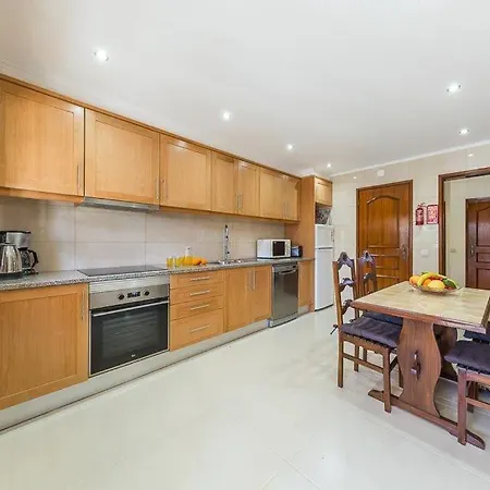 Sleeps 6 With Pool Air Con And Wifi *