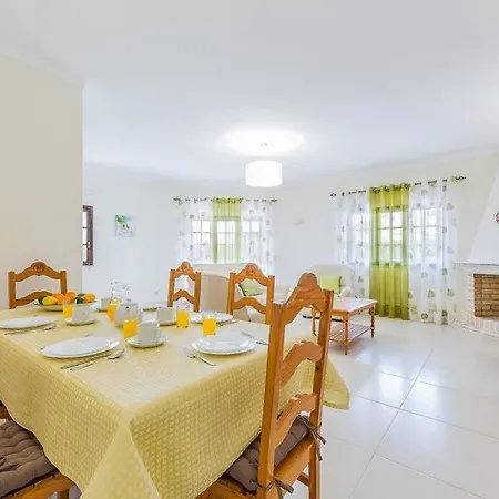 Sleeps 6 With Pool Air Con And Wifi *