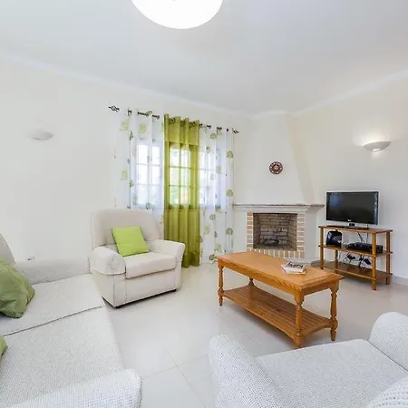 Sleeps 6 With Pool Air Con And Wifi *