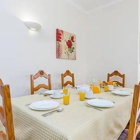 Sleeps 6 With Pool Air Con And Wifi